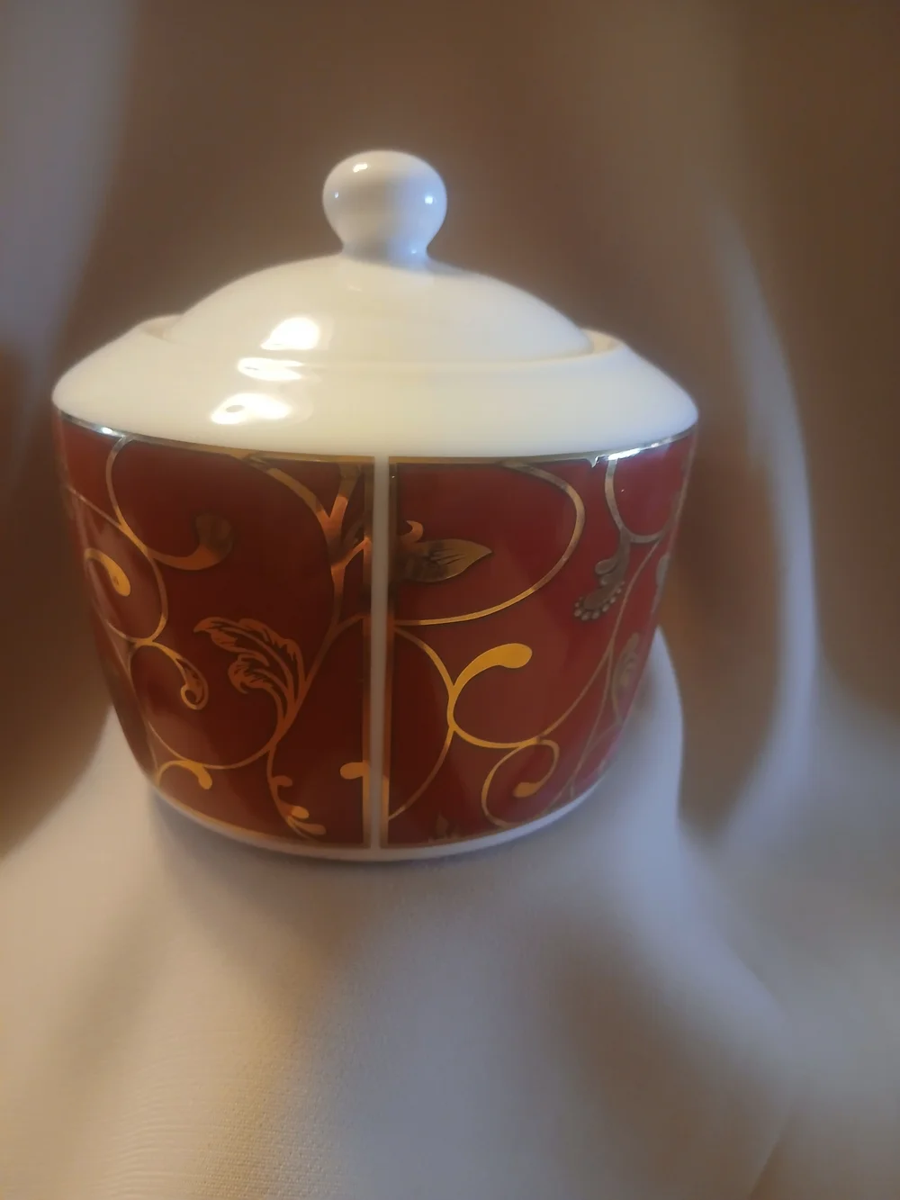 American Atelier Renaissance 5427 Porcelain Lidded Sugar Bowl Red with Gold.